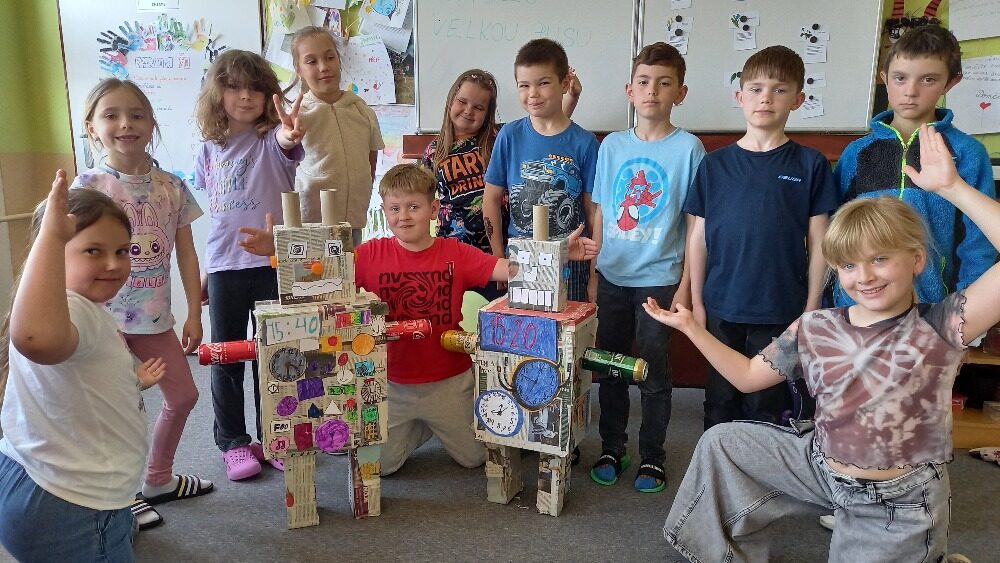 DEN ZEMĚ- roboti z odpadových materiálů – l. oddělení